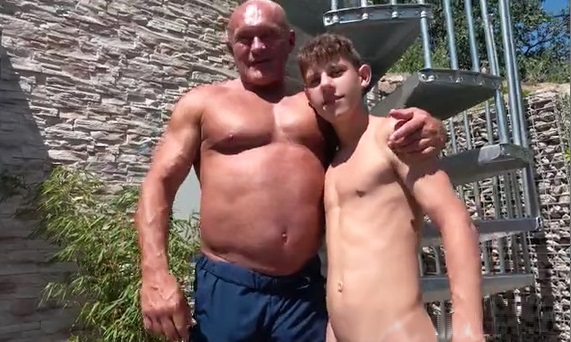 Dad pleases himself with son’s big cock