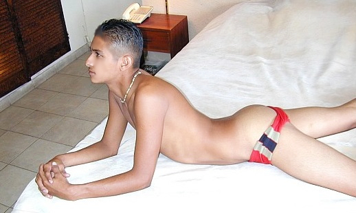 Latino teen boy Edgar 18yo in his first adult photo shoot – Boys Porn