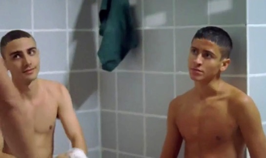 Straight actors in frontal nude bathroom scene in film
