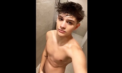 Beautiful and hot twink at bath time