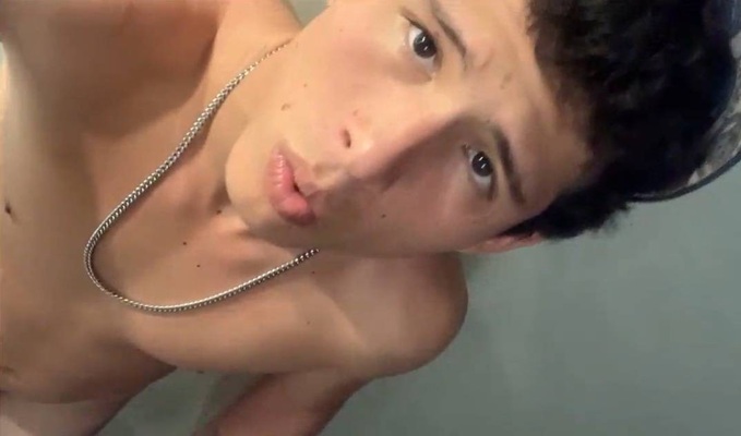 Straight stepson loves to seduce his stepdad when they are alone – GAY PORN